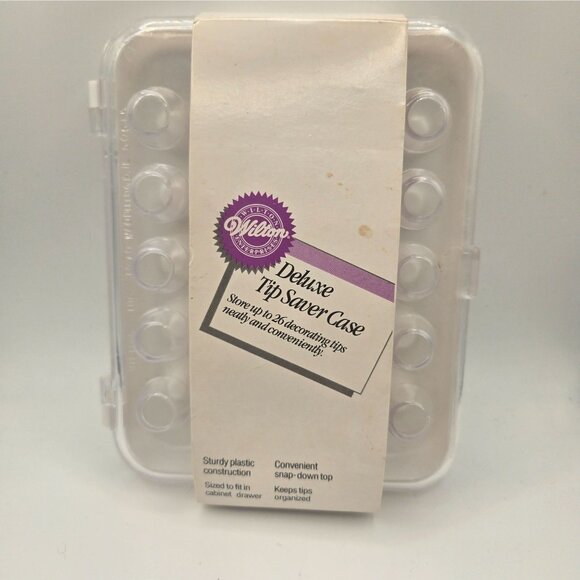 Wilton Deluxe Tip Saver Case Holds 26 Decorating Tips Sturdy Plastic Snap-Down T - Picture 1 of 3
